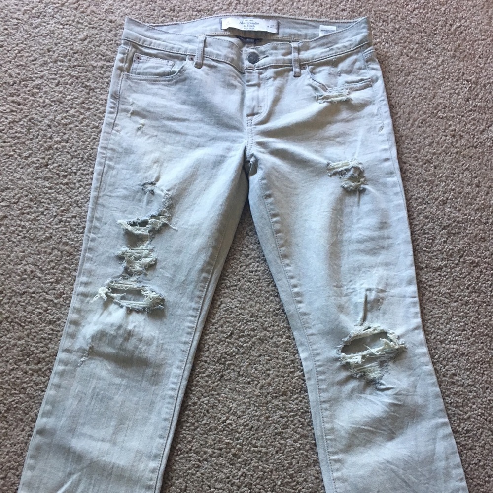 Abercrombie & Fitch distressed jeans size 27
